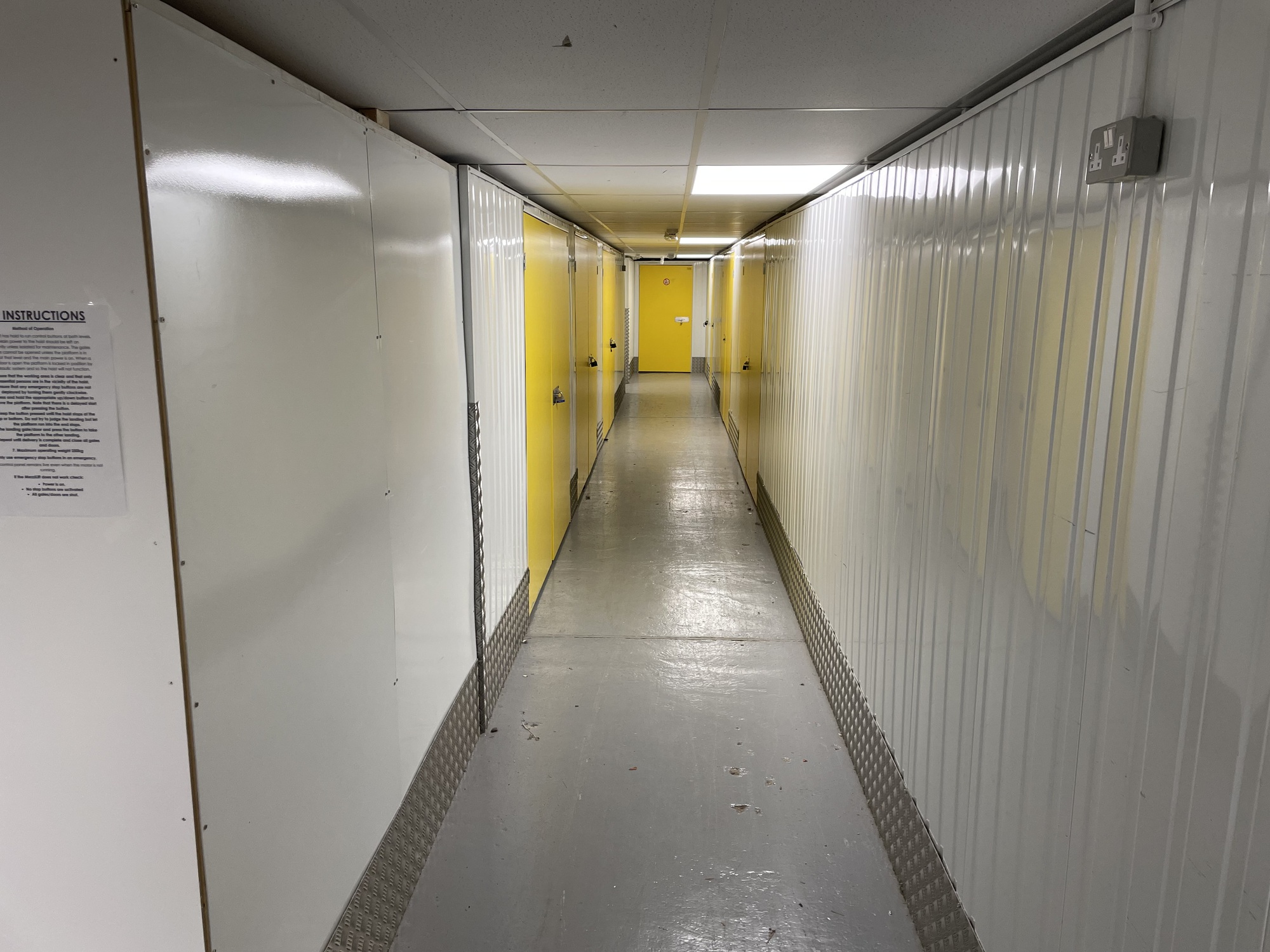 Which self storage to choose? The Storage Hub Huntingdon ground floor corridor